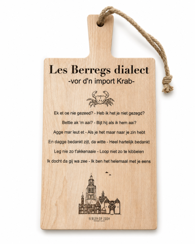 Houten plank met tekst in het Berregse dialect en een afbeelding van een stad.