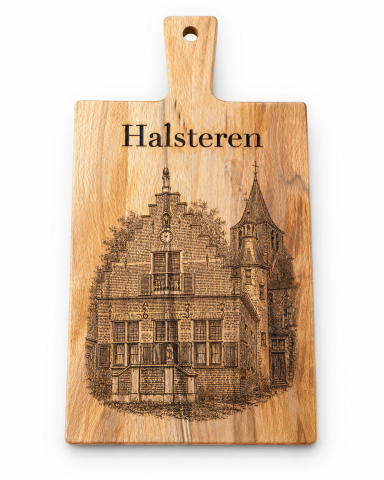 Houten snijplank met afbeelding van het Raadhuis en de tekst "Halsteren".
